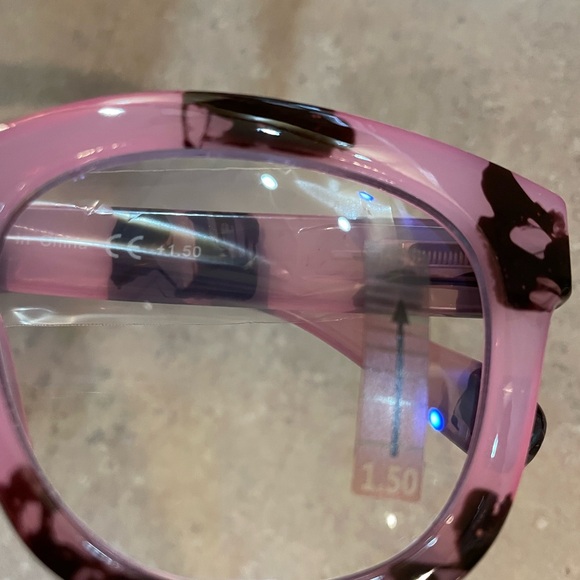 Pink and Black Cat-Eye Reading Glasses 1.50 - Picture 4 of 4